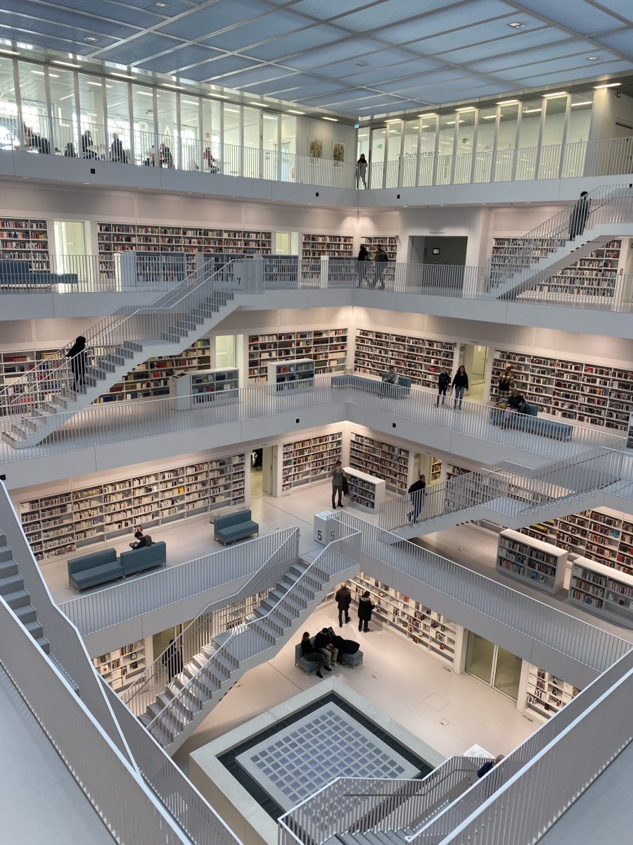 Stadtbibliothek-Innenbereich-scaled