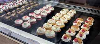 Eine süße Postkarte aus Amerika – das Café „Cupcakes &Bagels”