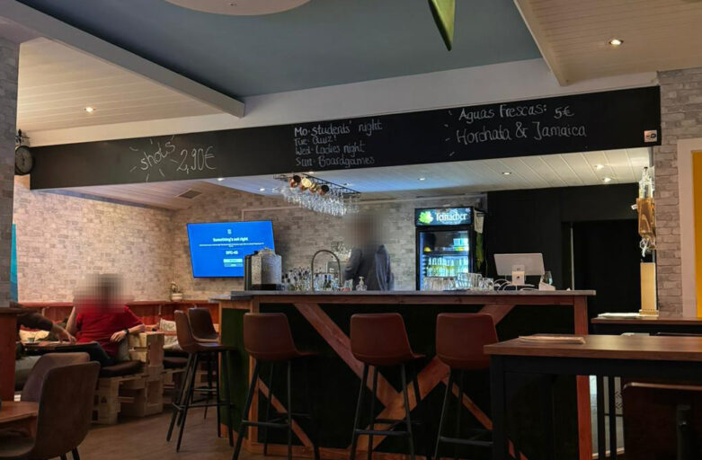 „La Embajada“ mehr als nur eine Bar: Drinks, Spiele und Gemeinschaft 